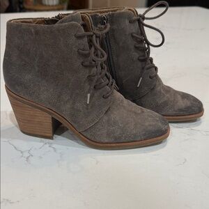 Sofft Women's Gray Suede Ankle Booties